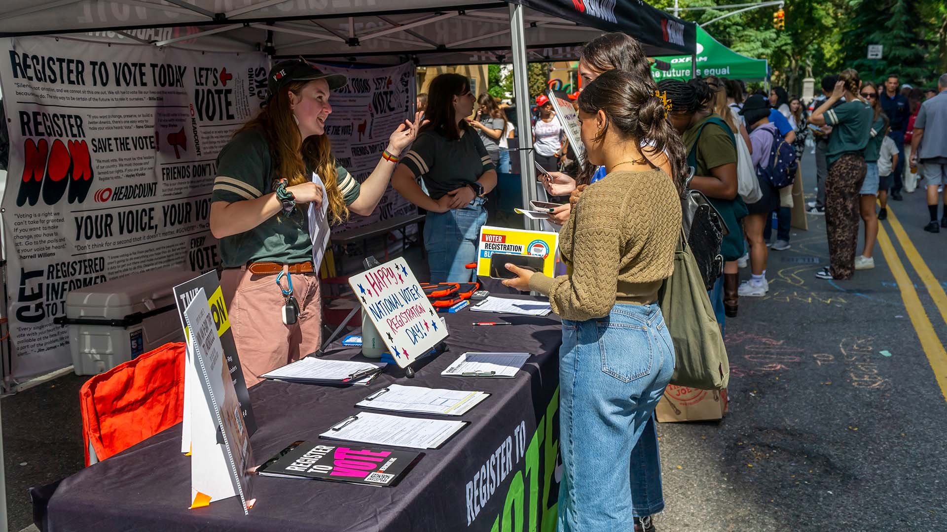 New,York,Ny,Usa-september,17,,2024,Nyu,Students,And,Other